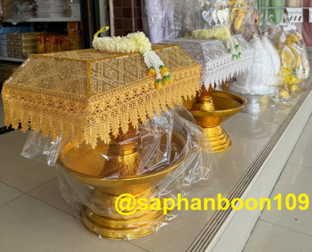 ครอบไตรแบนผ้าเพชร ครอบไตรสีทอง ครอบไตร ครอบไตรรองสีเงิน   วางมาลัยประดับเพิ่มเติมได้  ไม่บังหน้า 2