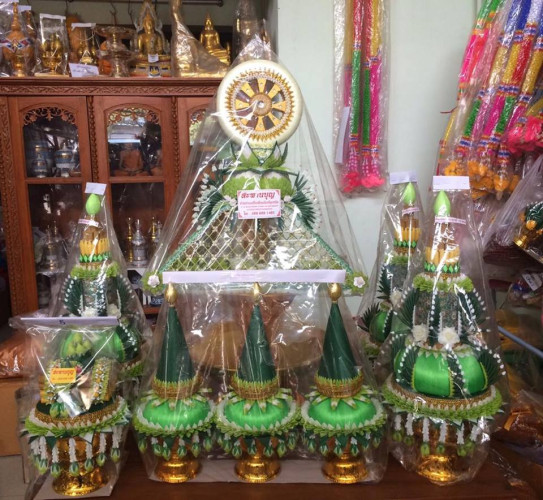 ชุดเครื่องบวชพระใหม่ครบชุด มีสีวันเกิด งานดอกพุดดินปั้นสวยๆชาววัง  ครอบไตร กรวยบวช ต้นเทียน ครบ 4