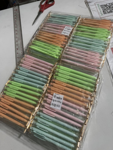 ของชำร่วยงานศพ  ;   ปากกาสีสัน  ปากกาสีหวาน  ปากกาสีทอง บรรจุทีละด้ามใส่ซองเรียบร้อย 6