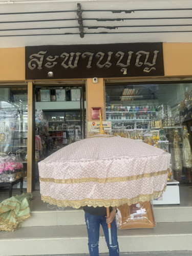 สัปทนผ้าไหมไม่เงา มีลาย ยอดลงยา ด้ามชะแลค สัปทนกฐิน มาใหม่สวยๆสัปทนสีพาสเทล