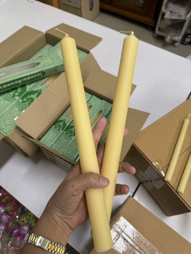 เทียนขี้ผึ้งแท้  โรงหล่อเทียนหลวง สวนจิตรลดา  ขายเป็นคู่ ทำจากไขผึ้งแท้ โครงการส่วนพระองค์ 3