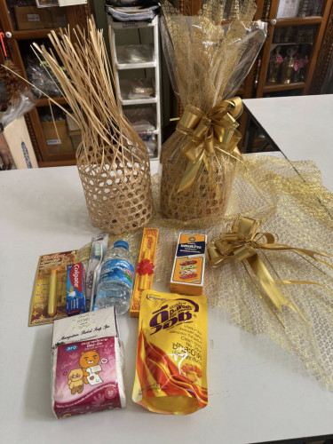 สังฆทานชะลอม เจริญสุข ชะลอมห่อผ้าทอง  ตราศักดิ์มงคลพร ชะลอม 6 นิ้ว สังฆทานงานบวช 1