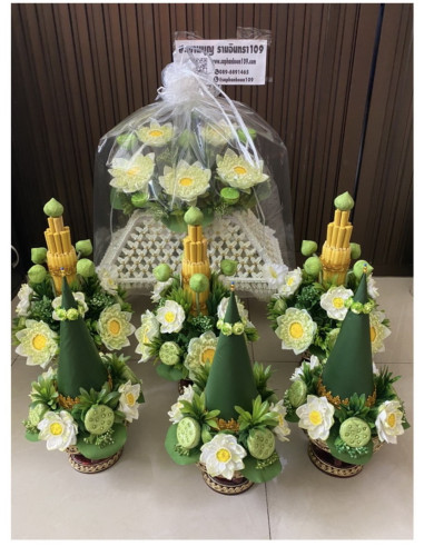 ชุดเครื่องบวชพระใหม่ ครบชุด ครอบไตรบัวศิลปาชีพ ชุดบวชครบชุด