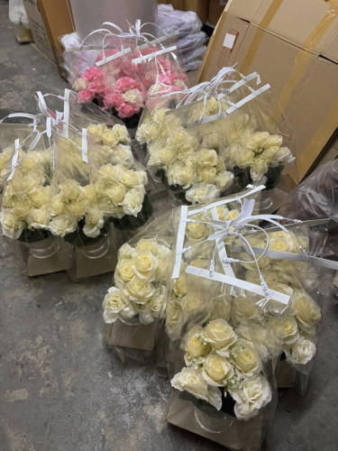 (ช่างเสริม ) พานดอกไม้สีขาว พานดอกไม้อาลัยพระพันปี  พานดอกไม้ พานกุหลาบ 4