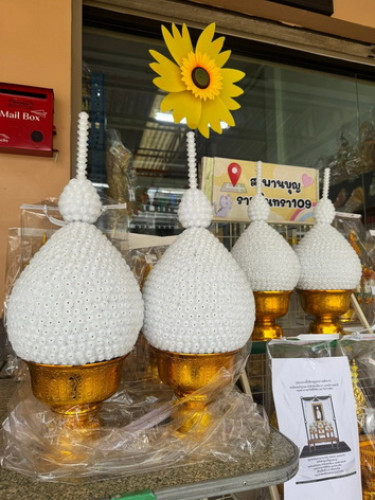 อุปกรณ์จัดโต๊ะหมู่ถวายความอาลัยในหลวงรัชกาลที่9  พระพันปี พระองค์ภา :  พานพุ่ม , เครื่องทองน้อย ร.9 5
