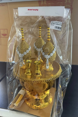 ชุดเครื่องทองน้อยพิมพิธ พานทองน้อยดิ้นทองคาดมาลัยเพชร พาน 16 ซ.ม. พลาสติก 
