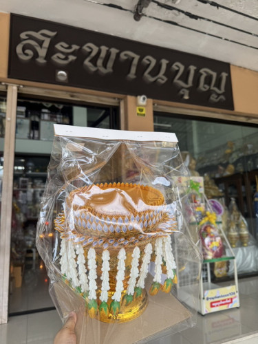 พานกลีบบัวร้อยอุบะ ( ราคาสินค้าพร้อมพานรองถวาย ) มีหลายขนาด  พานวางมาลัย พานถวายเงิน