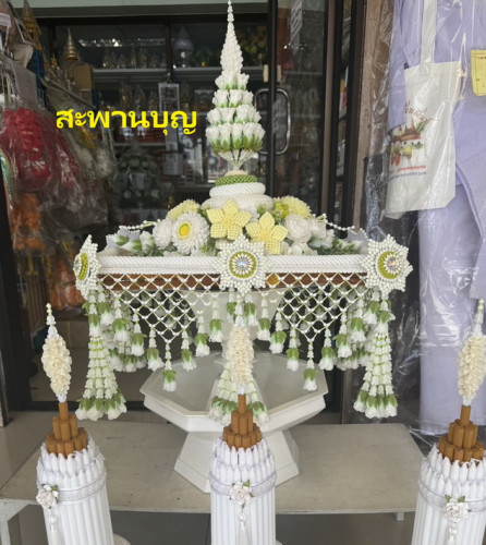 ครอบไตรงานดอกพุ่ม  งานละเอียดพรีเมี่ยมไฮโซชาววัง 