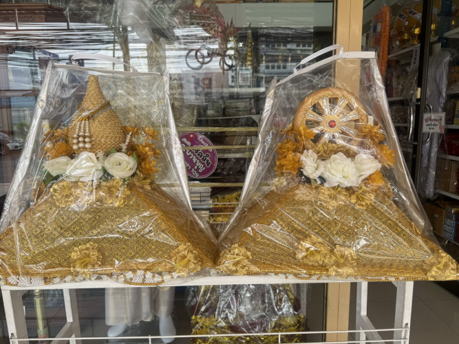 ชุดเครื่องบวชพระใหม่ ครอบไตรหัวพุ่ม / ธรรมจักร  กรวย ต้นเทียน ชุดบวช 1