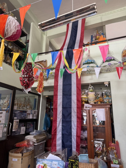 ธงทิ้งตึก  ธงแนวดิ่ง ธงชาติไทย  ( ราคาสินค้า โปรดทักไลน์ ) ธงแขวน ธงในหลวง ธงประจำพระองค์ 4