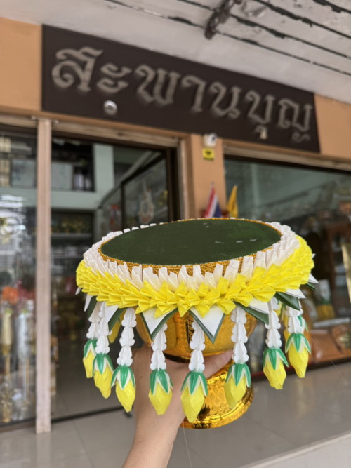 พานประดิษฐ์ พานรองถวายต่างๆ เช่น แทนพานแว่นฟ้า   พานรองผ้าไตร พานรองร้อยอุบะ  พานรองโกศ 7