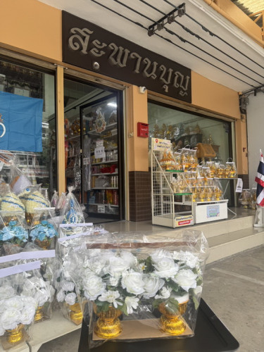 (ช่างเสริม ) พานดอกไม้สีขาว พานดอกไม้อาลัยพระพันปี  พานดอกไม้ พานกุหลาบ 8