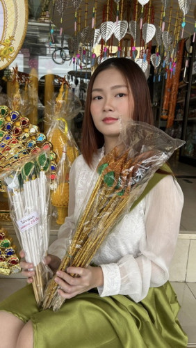 ไม้กฐิน ไม้เสียบเงิน ไม้ขนนกยูง  ไม้แบงค์ติดต้นกฐินต่างๆ  ไม้ขนนกขลิบทองแต่งเขียว 1