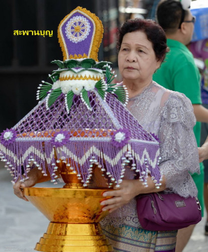 ครอบไตรเสมา ร้อยลูกปัดสีต่างๆ ครอบไตรใบเสมา  มีหลายสี ครอบไตรกฐิน