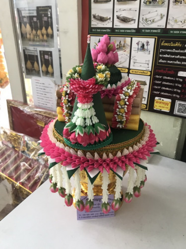 กรวยขอขมาทรงเครื่องมาลัยผ้าครึ่งซีก พานแพขมาลาบวช  ธูปเทียนแพ พานขมา 3