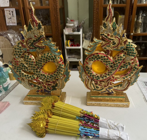 งานไม้แกะสลัก  :  พญานาคพ่นน้ำ พญานาคกฐิน   ( เป็นขาตั้งตาลปัตร และที่เสียบเงินกฐินได้ ) 6