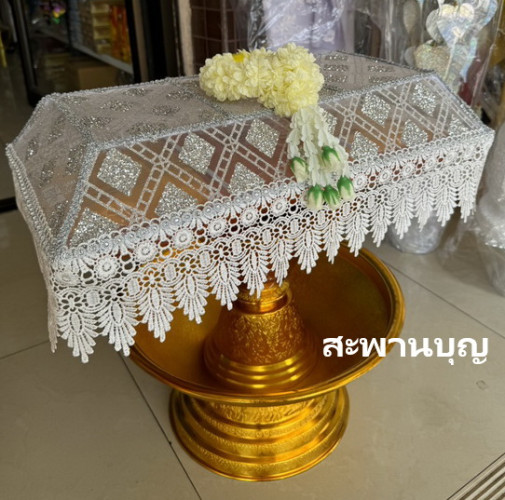 ครอบไตรแบนผ้าเพชร ครอบไตรสีทอง ครอบไตร ครอบไตรรองสีเงิน   วางมาลัยประดับเพิ่มเติมได้  ไม่บังหน้า 1