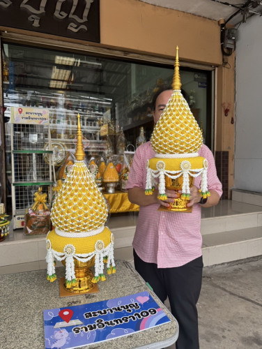 พานพุ่มเงินพุ่มทองร้อยตาข่ายดอกพุด พานพุ่มสีเหลือง   พานพุ่มดิ้นแต่งมาลัยรักคลุมดอกไม้ประดับมุก 5