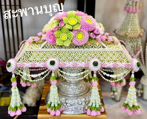 ครอบไตรเตี้ย งานละเอียดมาก ครอบไตรพรีเมี่ยม  ครอบไตรกฐิน ครอบไตรชาววัง 1