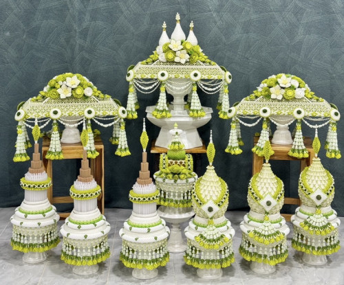 ครอบไตรงานหัตถกรรมพรีเมี่ยม สั่งทำพิเศษ ขอชมแคตตาลอคเพิ่มเติมได้  ( ราคาสูง ) ครอบไตรชาววัง 4