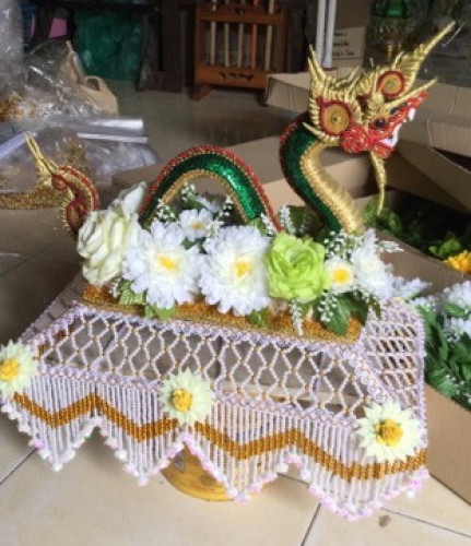 ครอบไตรพญานาคลูกปัดคริสตัล สั่งทำได้ทุกสี นิยมทำครอบไตรกฐิน 9