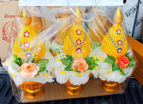 ชุดเครื่องบวชรุ่นประหยัด ตรางาคู่  ครอบไตรหัวพุ่ม กรวย ต้นเทียน สีทองยกชุดแยกชิ้น 7