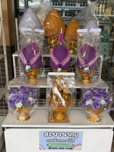 งานราชสักการะ  ร.6 และ เจ้าฟ้าเพชรรัตน์ ราคาต่อ 1 พาน  เบอร์ 8 พานพุ่มดิ้นมาลัยซีก 3