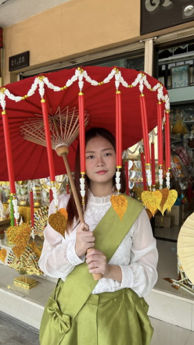 17 นิ้ว ร่มโพธิ์กฐิน รุ่นถือ ( ไม่มีฐาน )  มี 2 สี ร่มกฐินรุ่นร่มสายฝน