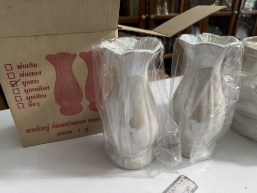 จัดชุด กระถางธูปมุก + แจกันมุก 9 นิ้ว มีคำมงคลที่ตัวสินค้า ( ตรา WT ) กระถางมุกตราวรทัศน์ 9