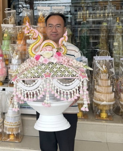 ครอบไตรพญานาคหวานแหวว  ครอบไตรกฐิน  รุ่นร่ำรวยมีตังค์   พญานาค 9 เศียร 4