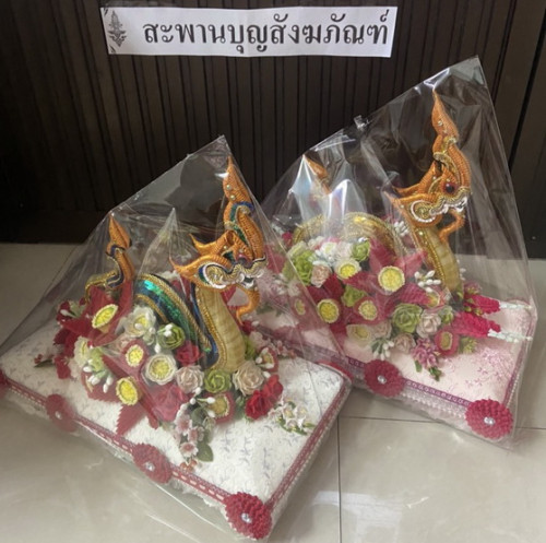 ครอบไตรพญานาค งานละเอียด  งานสั่งทำพิเศษ ปักดอกไม้ประดิษฐ์ หัตถกรรมไทย 3