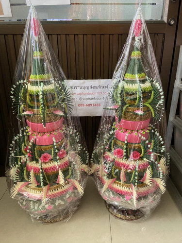 บายศรีใหญ่ บายศรีโตกไม้ใหญ่ สูง  95 ซ.ม.  โตกไม้ 12 นิ้ว  แบบธรรมดา และกลีบบัวลงทอง