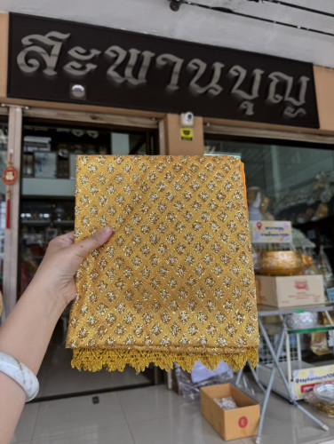 ผ้าห่มพระประธาน  2 ชั้น   สไบพระมีทำซับใน มี 2 แบบ  สไบเพชรโต สไบผ้าเพชรเล็ก  ห่มเจดีย์ 1