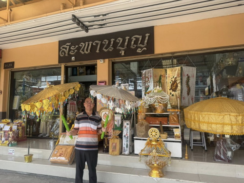 17 นิ้ว ร่มโพธิ์กฐินใบโพธิ์เงิน - ใบโพธิ์ทอง  พร้อมกระถาง ขนาดใหญ่  1.3 เมตร ร่มกฐิน74ใบ ร่มทอง 2