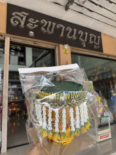 พานกลีบบัวร้อยอุบะ ( ราคาสินค้าพร้อมพานรองถวาย ) มีหลายขนาด  พานวางมาลัย พานถวายเงิน 1