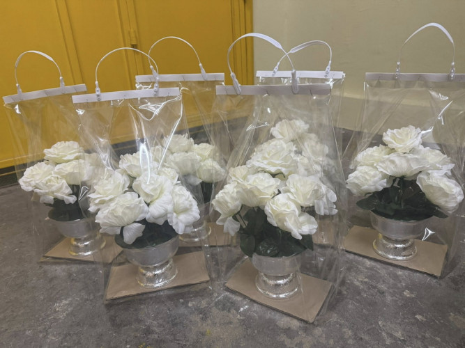 (ช่างเสริม ) พานดอกไม้สีขาว พานดอกไม้อาลัยพระพันปี  พานดอกไม้ พานกุหลาบ