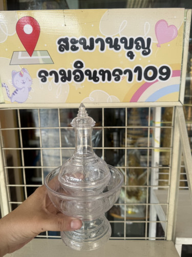 ที่กรวดน้ำพลาสติกใส ( พลาสติกหนา )  มีลวดลายไทย 6