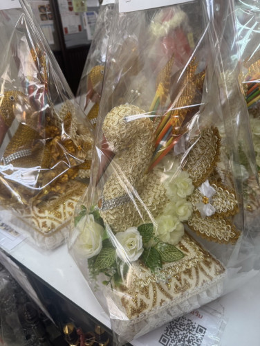 พุ่มกฐิน  ต้นกฐินนกยูงทรงหมอน ต้นนกยูงกฐิน พร้อมไม้ใบโพธิ์ 10ก้าน  รุ่นร่ำรวยมีตังค์ 9