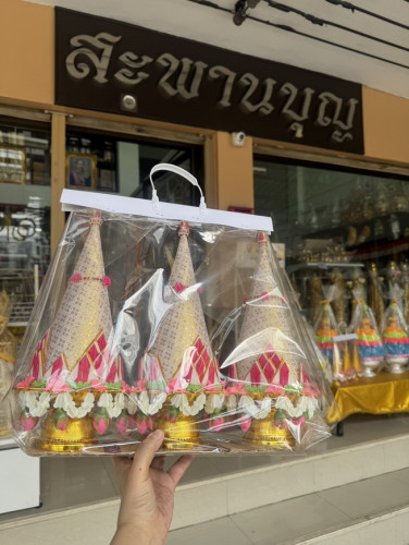 กรวยบวช กรวยเอก กรวยอุปัชฌาย์ กรวยกลีบผกา และ กรวยกลีบพัด  กรวยเณร มีหลายสี