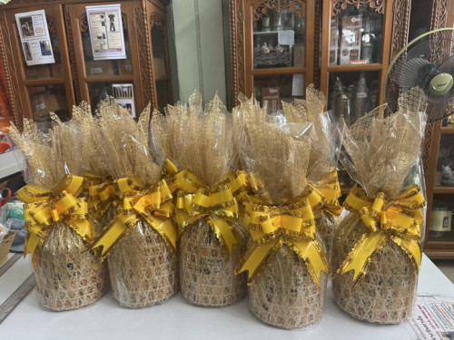 สังฆทานชะลอม เจริญสุข ชะลอมห่อผ้าทอง  ตราศักดิ์มงคลพร ชะลอม 6 นิ้ว สังฆทานงานบวช 6