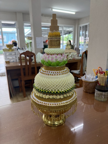 ต้นเทียนชาววัง รุ่นใหม่ 3 ต้น  ร้อยลูกปัดทอง  กลีบสวยๆ ต้นเทียนอุปัชฌาย์สวยๆ 5