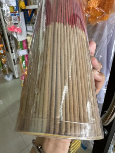 ธูปนพเก้า ( รุ่นใส่กระบอกพลาสติก ) ธูปหอม  มีธูปธรรมดา ธูปเขียว ธูปแดง ธูปดำ 5