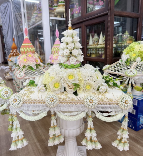 งานออกใหม่ ครอบไตรทรงหมอนช่อเอื้อง สะพานบุญ ครอบไตรหัวแหลม  ครอบไตรกฐิน 4