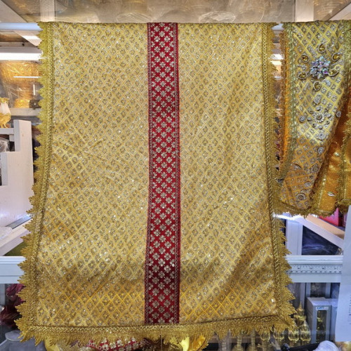 งานสั่งทำพิเศษ สไบพระ ผ้าห่มพระประธาน งานเพชรประดับตกแต่งผ้าเพชรแถบแดง จักรอุตสาหกรรม พระธาตุเจดีย์ 1