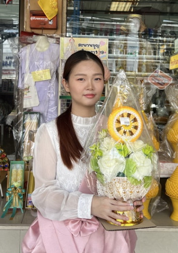 พุ่มดอกไม้เทียนพรรษาแต่งพานแบบบายศรี งานหัตถกรรมไทยสวยๆ พานเทียนพญานาค ต้นเทียนพรรษา