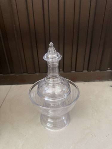 ที่กรวดน้ำพลาสติกใส ( พลาสติกหนา )  มีลวดลายไทย 1
