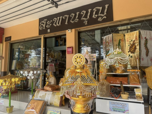 ครอบไตรธรรมจักร ร้อยลูกปัดทอง ติดปะเก็นทองประดับกระจก 2