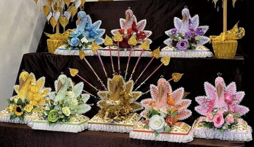 พุ่มกฐิน  ต้นกฐินนกยูงทรงหมอน ต้นนกยูงกฐิน พร้อมไม้ใบโพธิ์ 10ก้าน  รุ่นร่ำรวยมีตังค์ 8