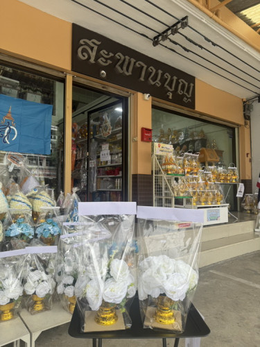 (ช่างเสริม ) พานดอกไม้สีขาว พานดอกไม้อาลัยพระพันปี  พานดอกไม้ พานกุหลาบ 6