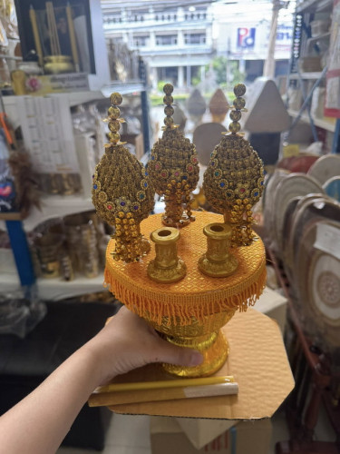 เครื่องทองน้อยพุ่มดิ้น ตราวรทัศน์ หรือ งาคู่ ( เทียบเท่า ) 5